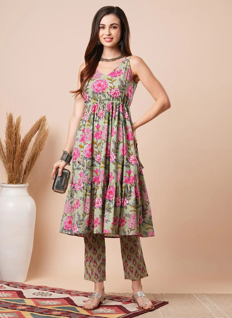 globus Globus Women Floral Printed Tiered A-Line Pure Cotton Kurta With Trousers